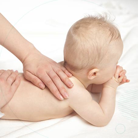 Elisabeth Bral : De la douceur dans les mains pour des soins destinés aux bébés